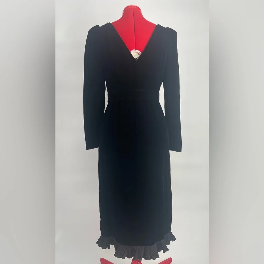 Vintage Joan Leslie By Kasper Black Velvet Long Sleeve Formal Cocktail Dress - Picture 6 of 10